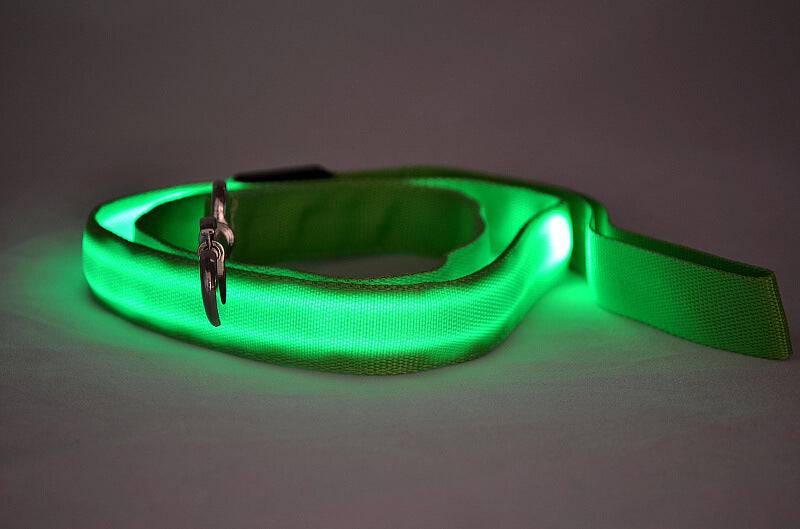LED glowing dog leash by FURDUO with built-in lights for safe nighttime walks, featuring a durable design and adjustable length.