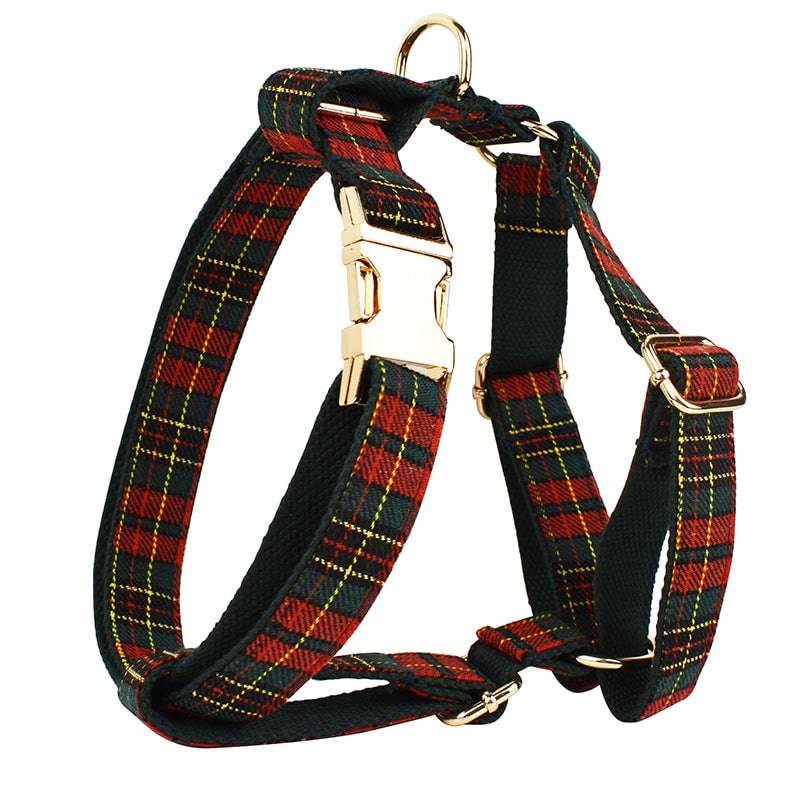 FURDUO plaid Christmas pet collar with green background and matching leash on a festive setting.